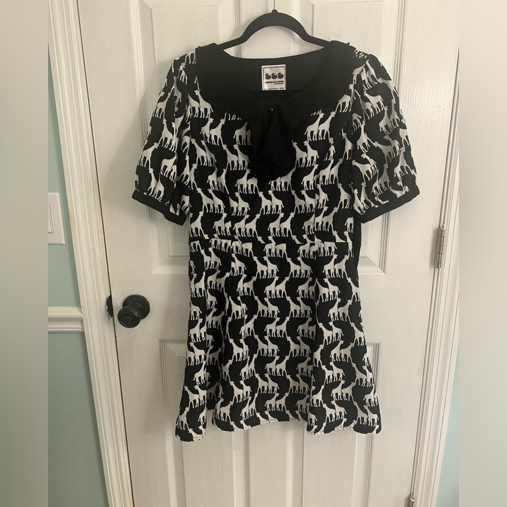 Ducks in a Row black and white giraffe print dress sz L‎